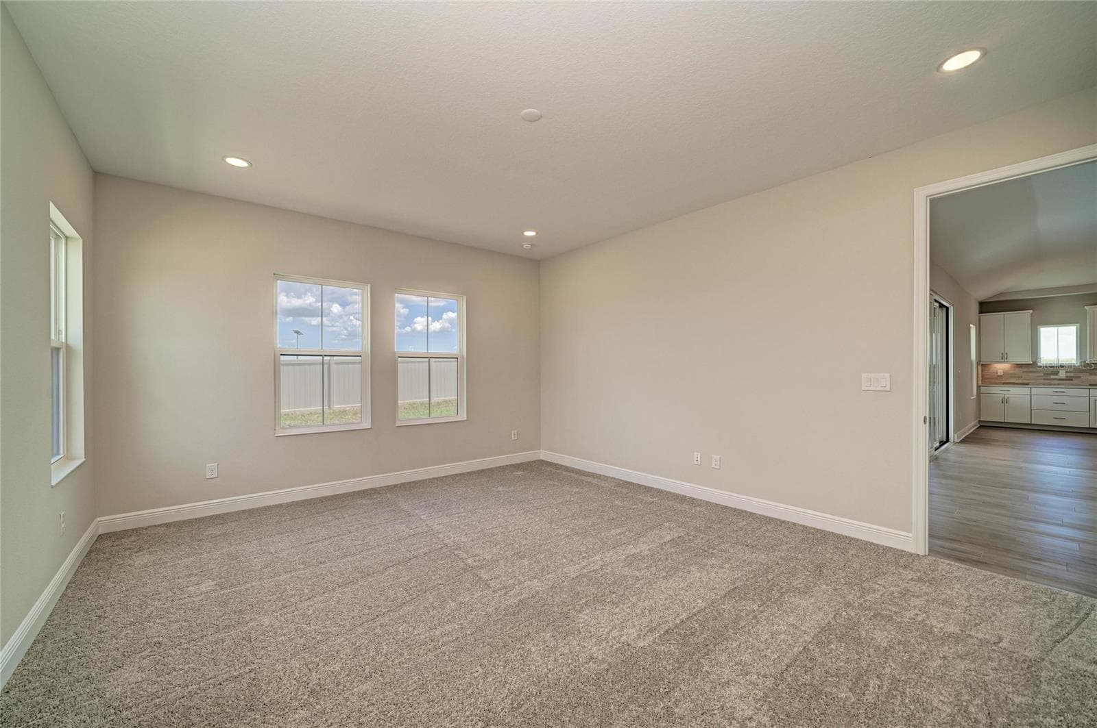 Single Family Residence at 9806 LEAF GREEN LN, DADE CITY, photo 6 of 34