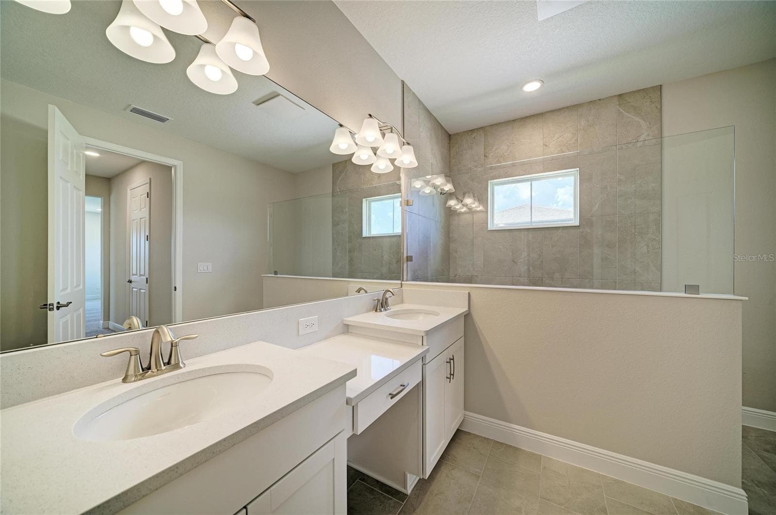 Single Family Residence at 9806 LEAF GREEN LN, DADE CITY, photo 7 of 34