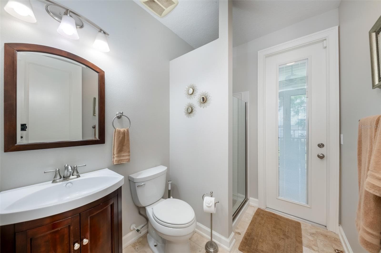 Guest bathroom - 834 MILLSHORE DR, CHULUOTA