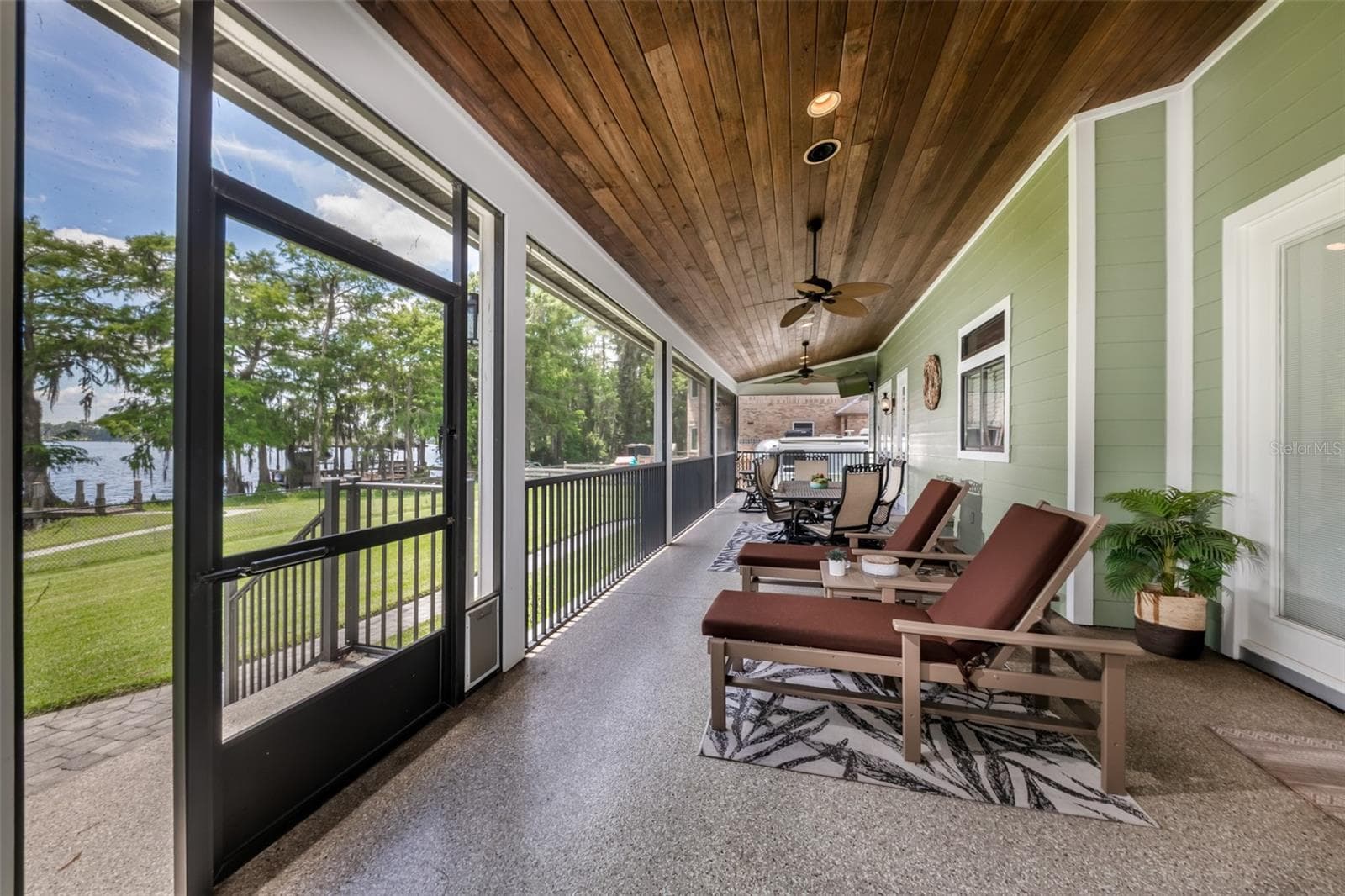 Backyard lanai - 834 MILLSHORE DR, CHULUOTA