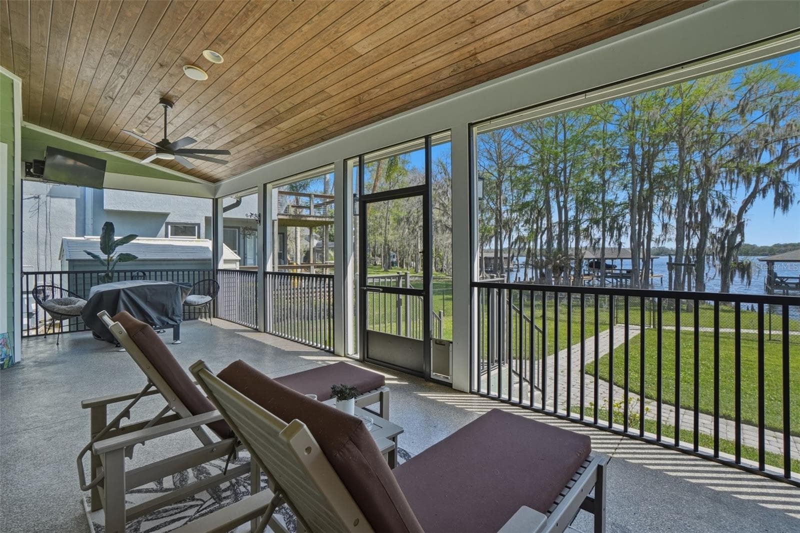 Backyard lanai - 834 MILLSHORE DR, CHULUOTA