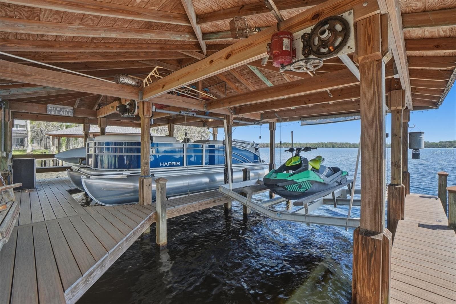 Covered doc with 2 lifts - 834 MILLSHORE DR, CHULUOTA