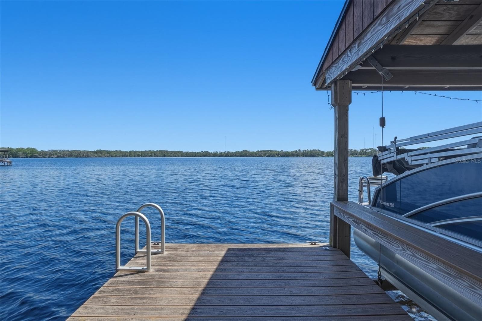 Covered doc with 2 lifts - 834 MILLSHORE DR, CHULUOTA