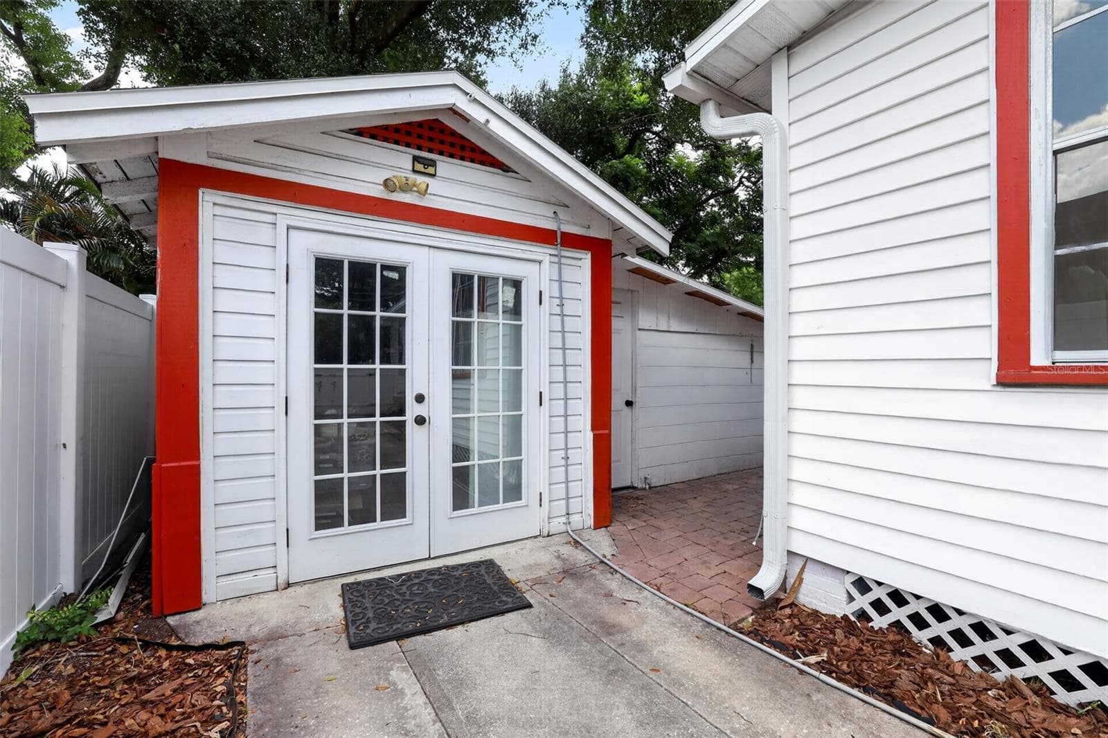 Detached garage with French doors offering parking, laundry, and storage space - 813 E NEW ORLEANS AVE, TAMPA