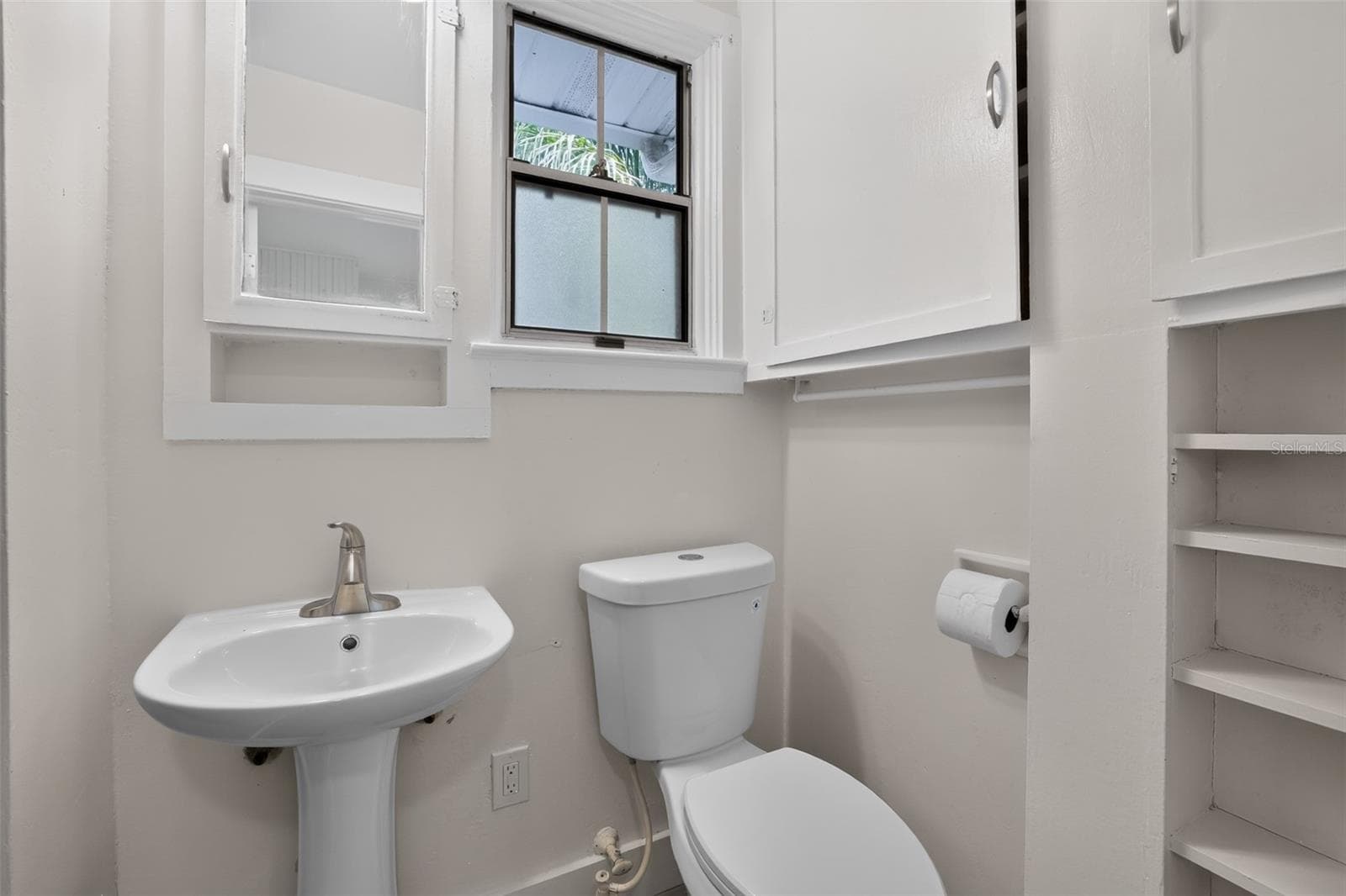 Updated second bathroom with classic character in this 1922 bungalow - 813 E NEW ORLEANS AVE, TAMPA