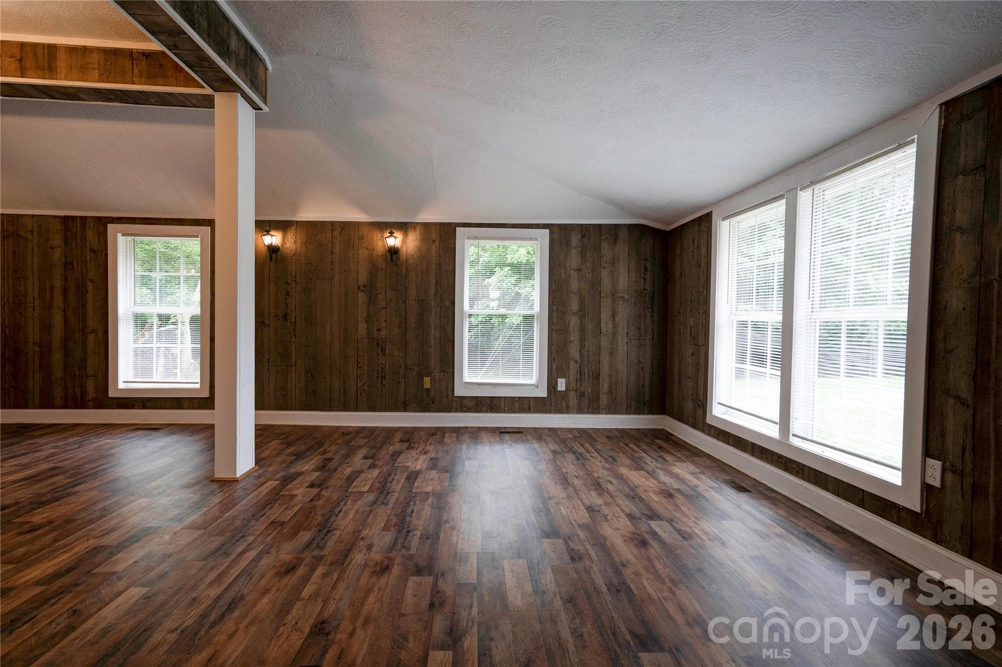 Living Room - 1726 Metcalf Road, Shelby