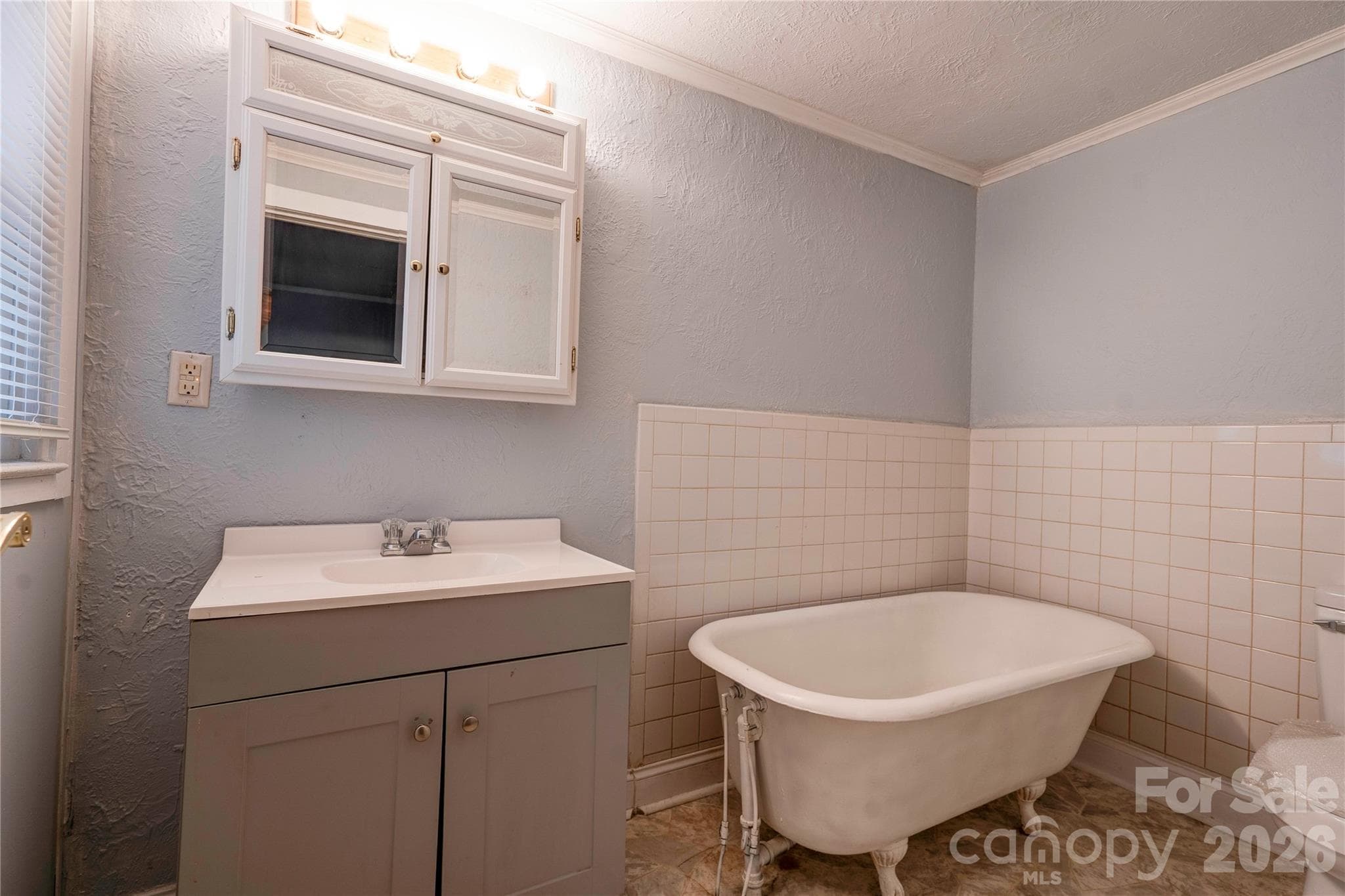Primary Bathroom - 1726 Metcalf Road, Shelby