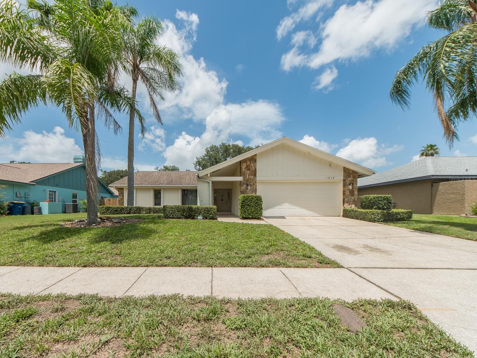 Single Family Residence at 1612 MIDNIGHT PASS WAY, CLEARWATER, photo 2 of 33