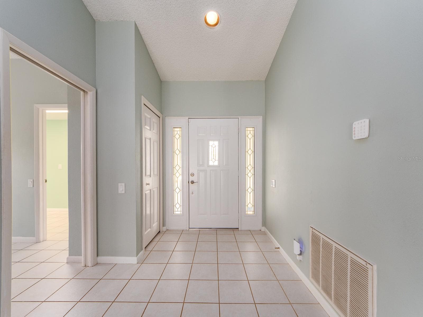 Single Family Residence at 1612 MIDNIGHT PASS WAY, CLEARWATER, photo 3 of 33