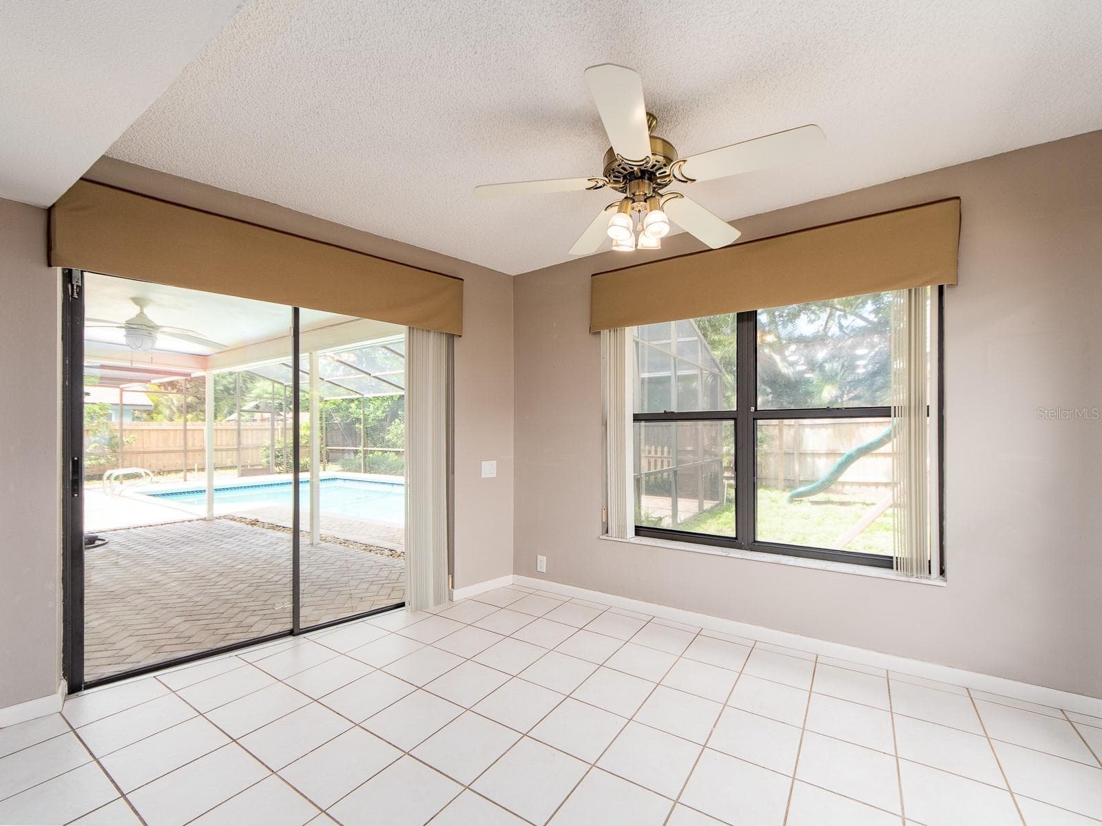 Breakfast nook - 1612 MIDNIGHT PASS WAY, CLEARWATER