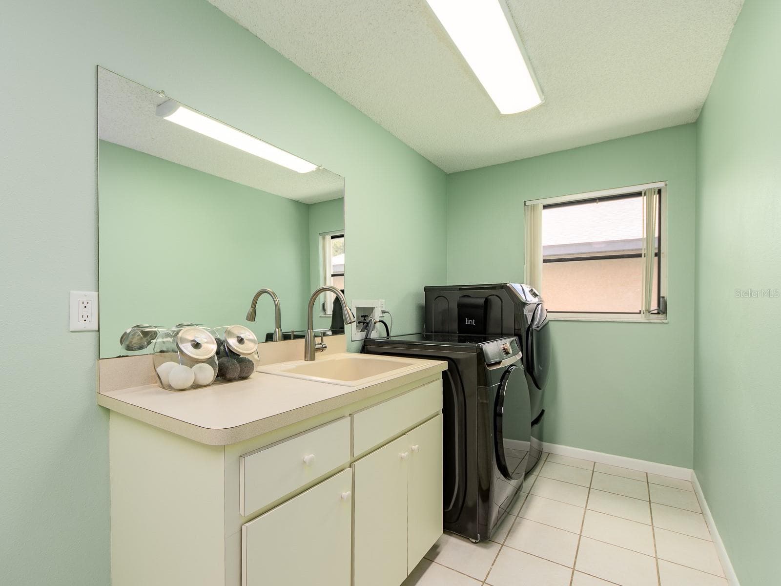 Laundry - 1612 MIDNIGHT PASS WAY, CLEARWATER