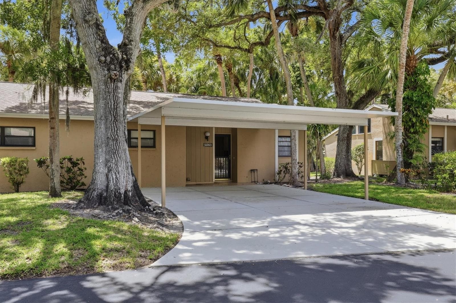 5063 VILLAGE GARDENS DR #9
