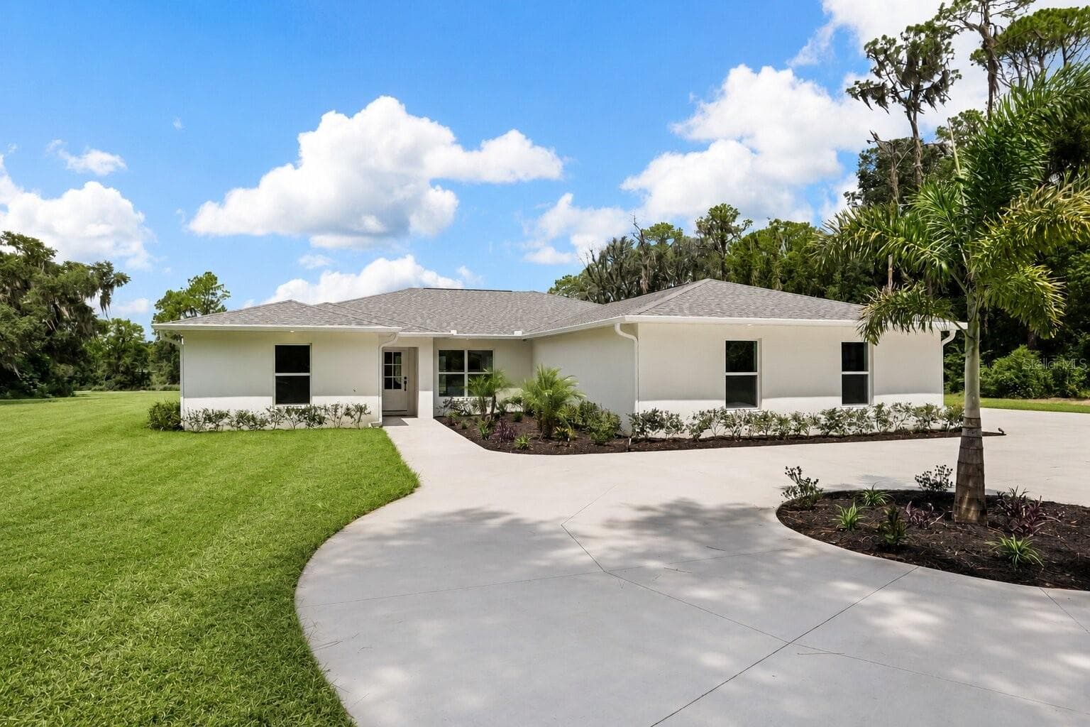 Welcome to your private lakefront estate, where a private tree-lined entrance, circular driveway, and 4.59 scenic acres create an unforgettable first impression. - 39251 COUNTY ROAD 439, UMATILLA