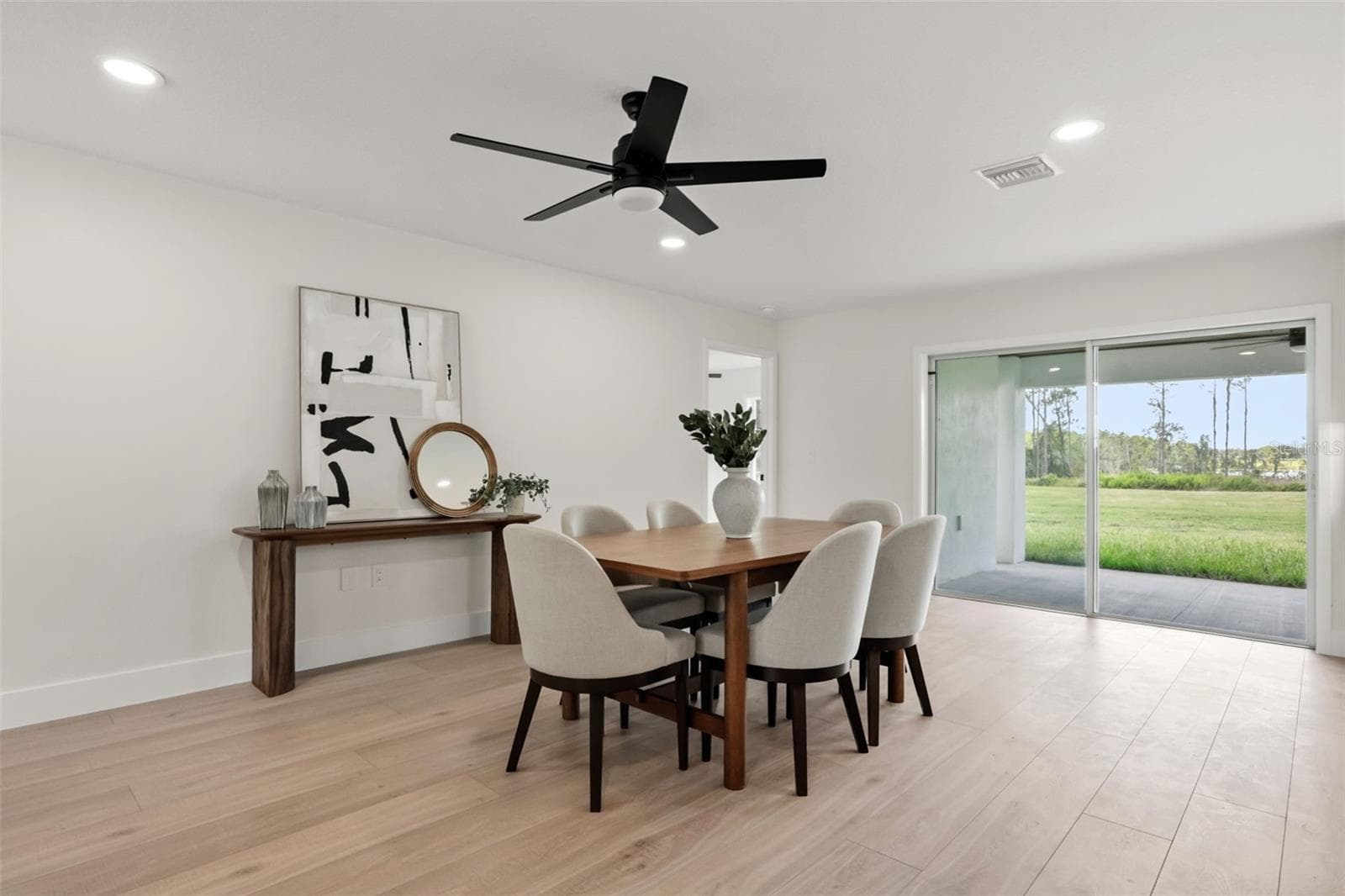 Bright dining area with abundant natural light and easy access to the covered lanai - 39251 COUNTY ROAD 439, UMATILLA