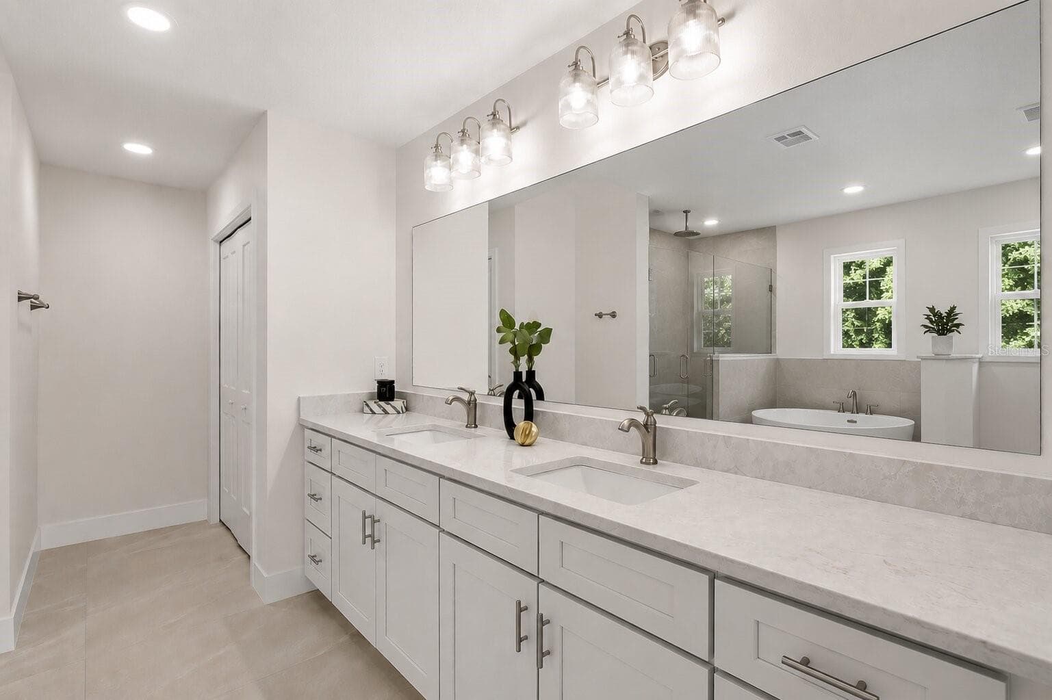 Mirror virtually added. Mirror was not installed at the time the photos were taken but will be installed. - 39251 COUNTY ROAD 439, UMATILLA