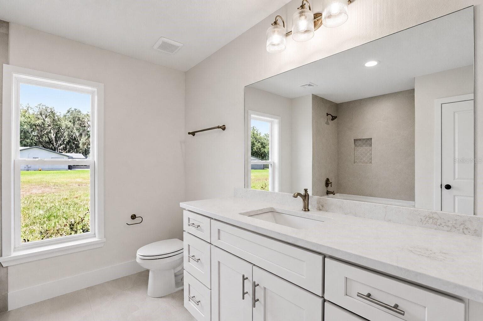 Mirror virtually added. Mirror was not installed at the time the photos were taken but will be installed. - 39251 COUNTY ROAD 439, UMATILLA