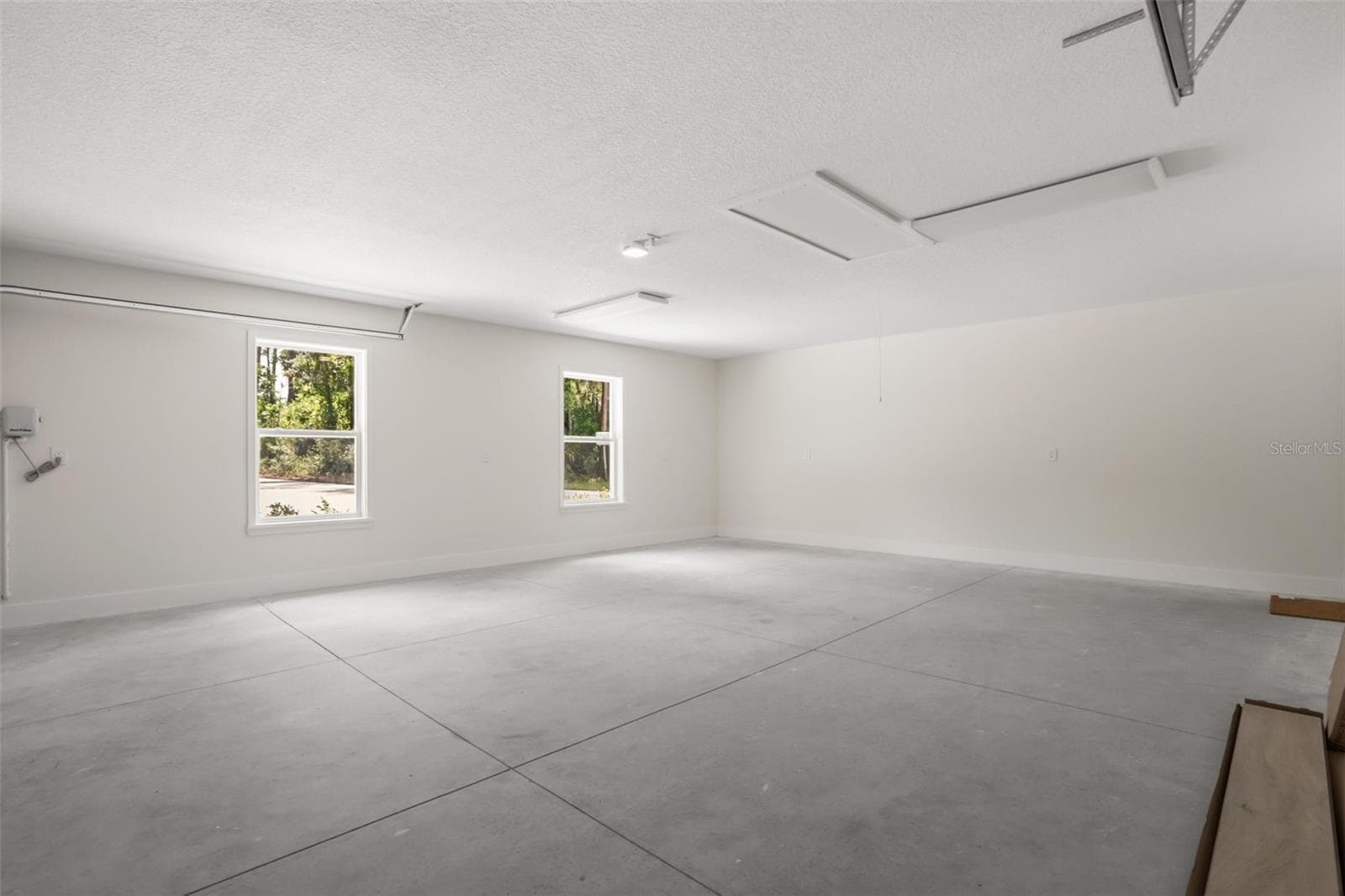 Bright and versatile garage offering generous space for vehicles, storage, and a variety of lifestyle needs - 39251 COUNTY ROAD 439, UMATILLA
