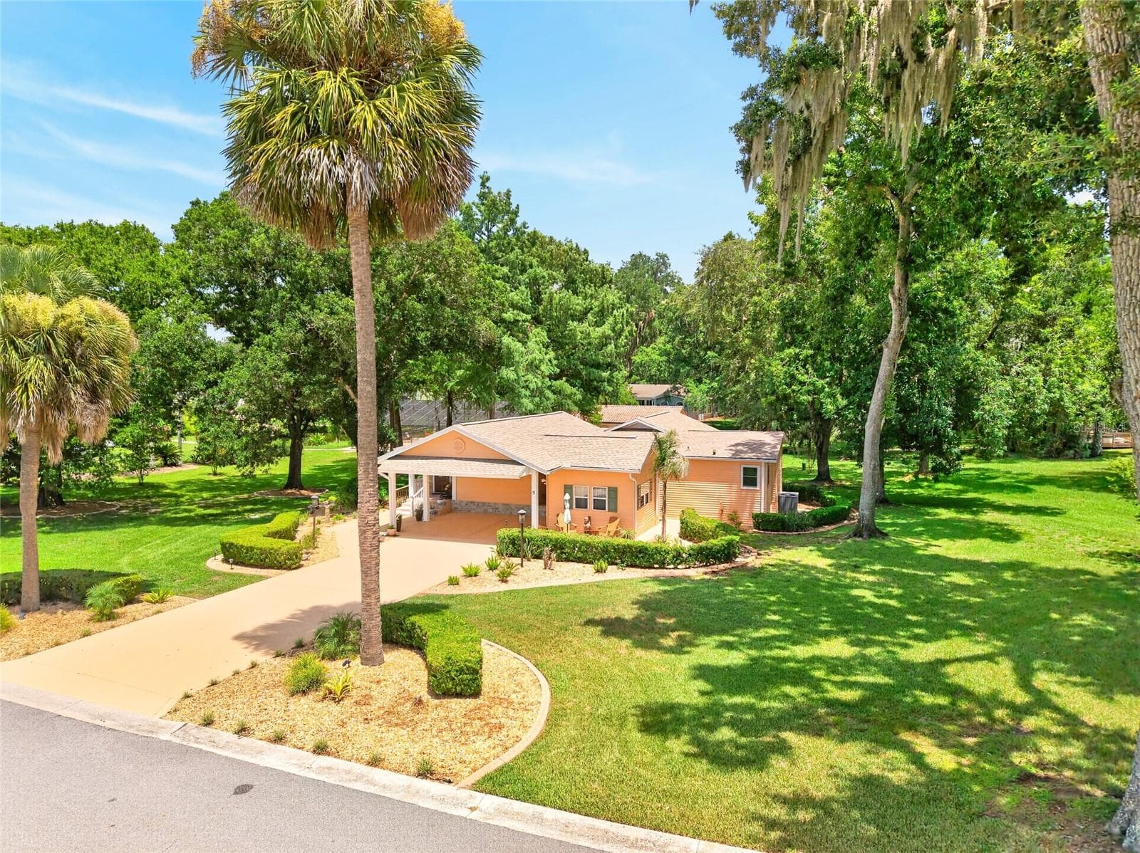 Single Family Residence at 5 HICKORY HEAD HAMMOCK, THE VILLAGES, photo 8 of 66