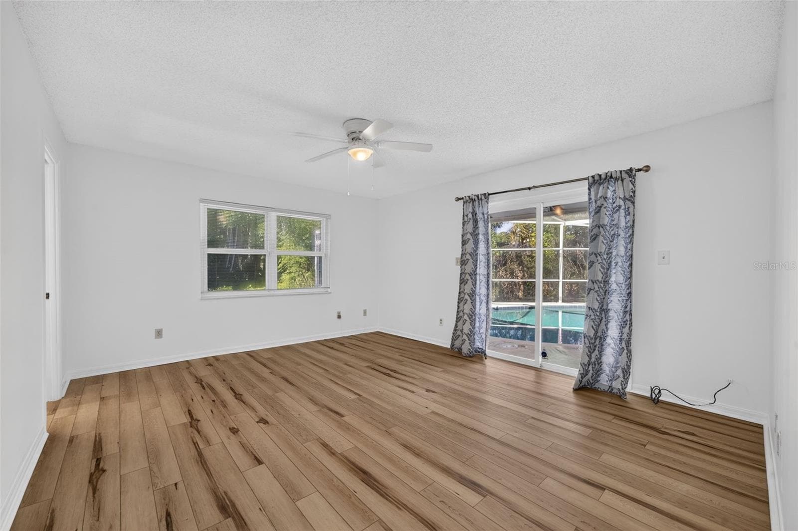 Primary bedroom opening to screened patio - 2051 DYAN WAY, MAITLAND