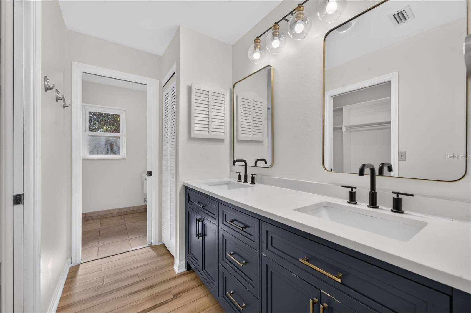 Primary bath with dual sinks - 2051 DYAN WAY, MAITLAND