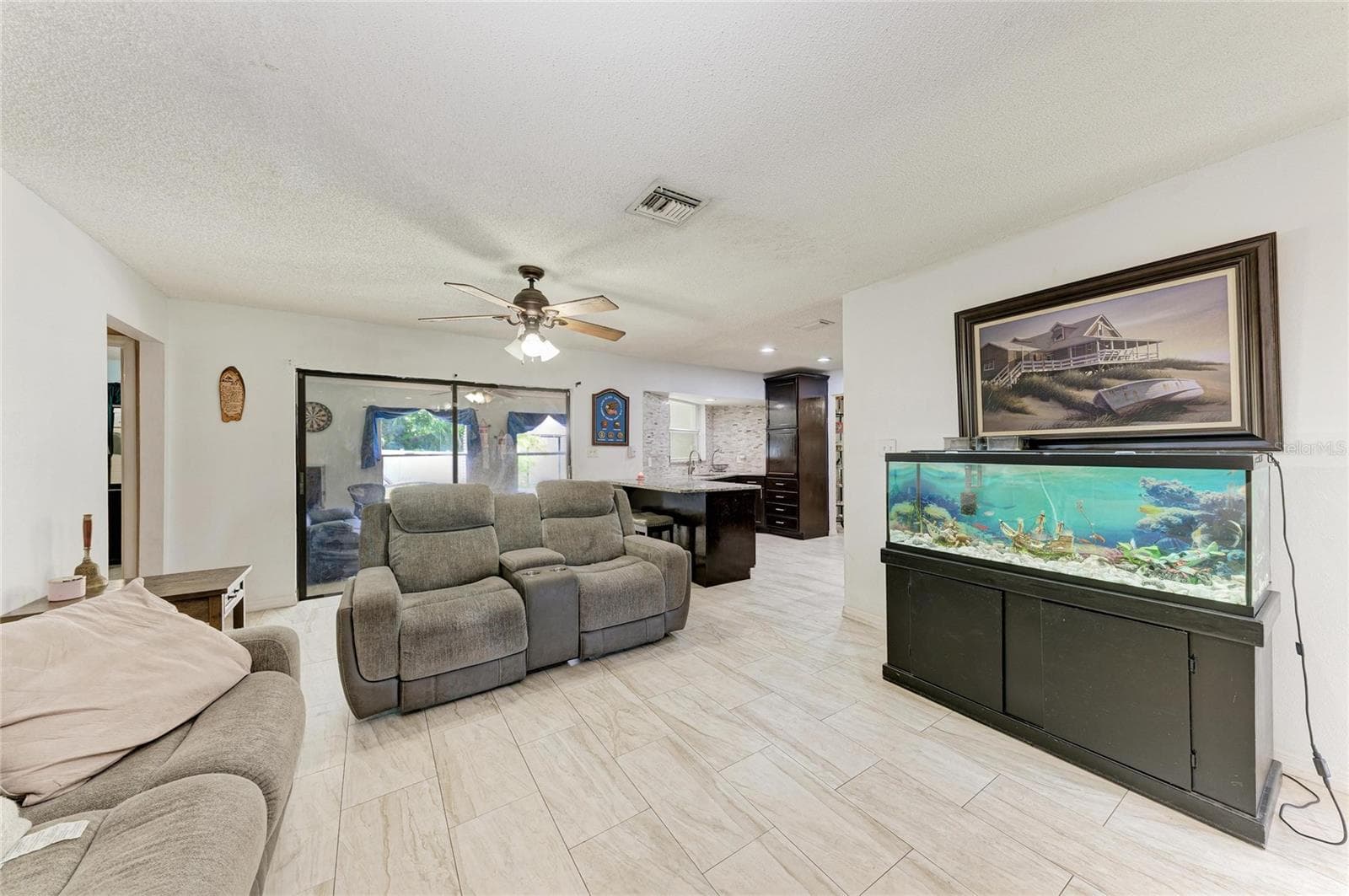 Single Family Residence at 1520 SUNNYHILLS DR, BRANDON, photo 3 of 38