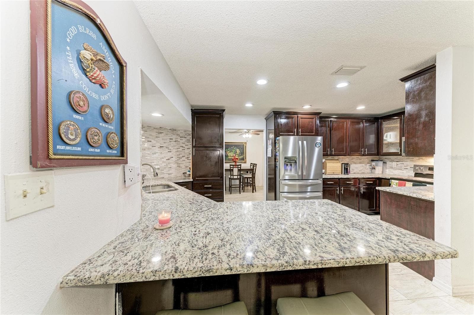Single Family Residence at 1520 SUNNYHILLS DR, BRANDON, photo 7 of 38