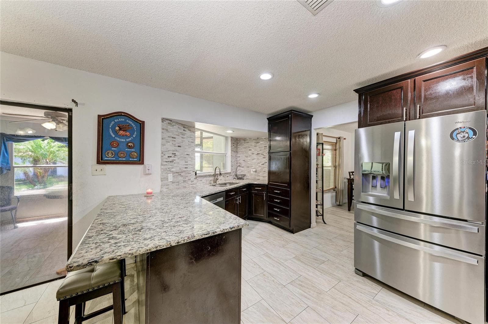 Single Family Residence at 1520 SUNNYHILLS DR, BRANDON, photo 8 of 38