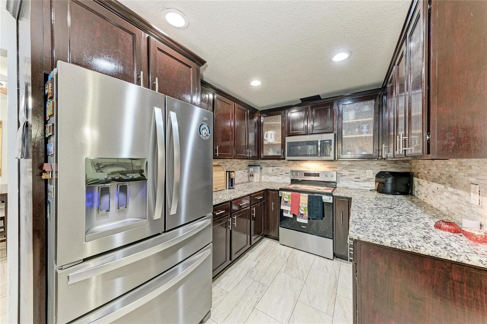 Single Family Residence at 1520 SUNNYHILLS DR, BRANDON, photo 10 of 38
