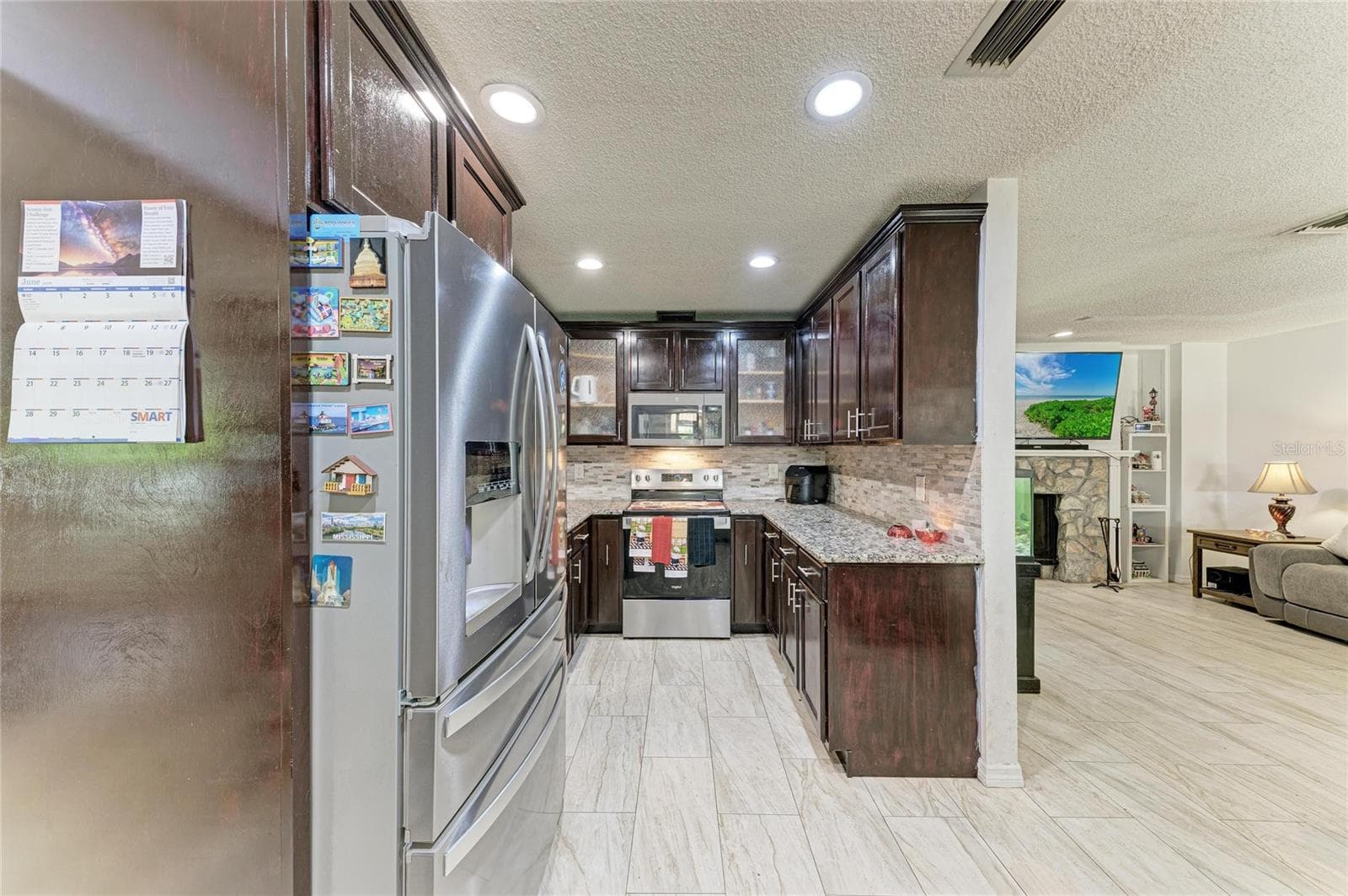 Single Family Residence at 1520 SUNNYHILLS DR, BRANDON, photo 11 of 38