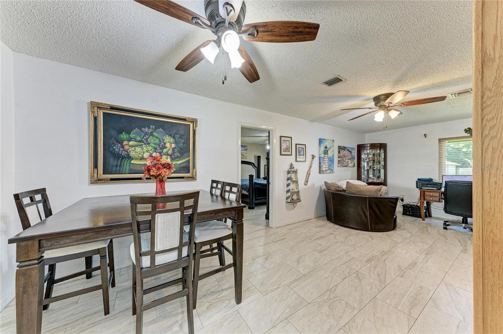 Single Family Residence at 1520 SUNNYHILLS DR, BRANDON, photo 13 of 38