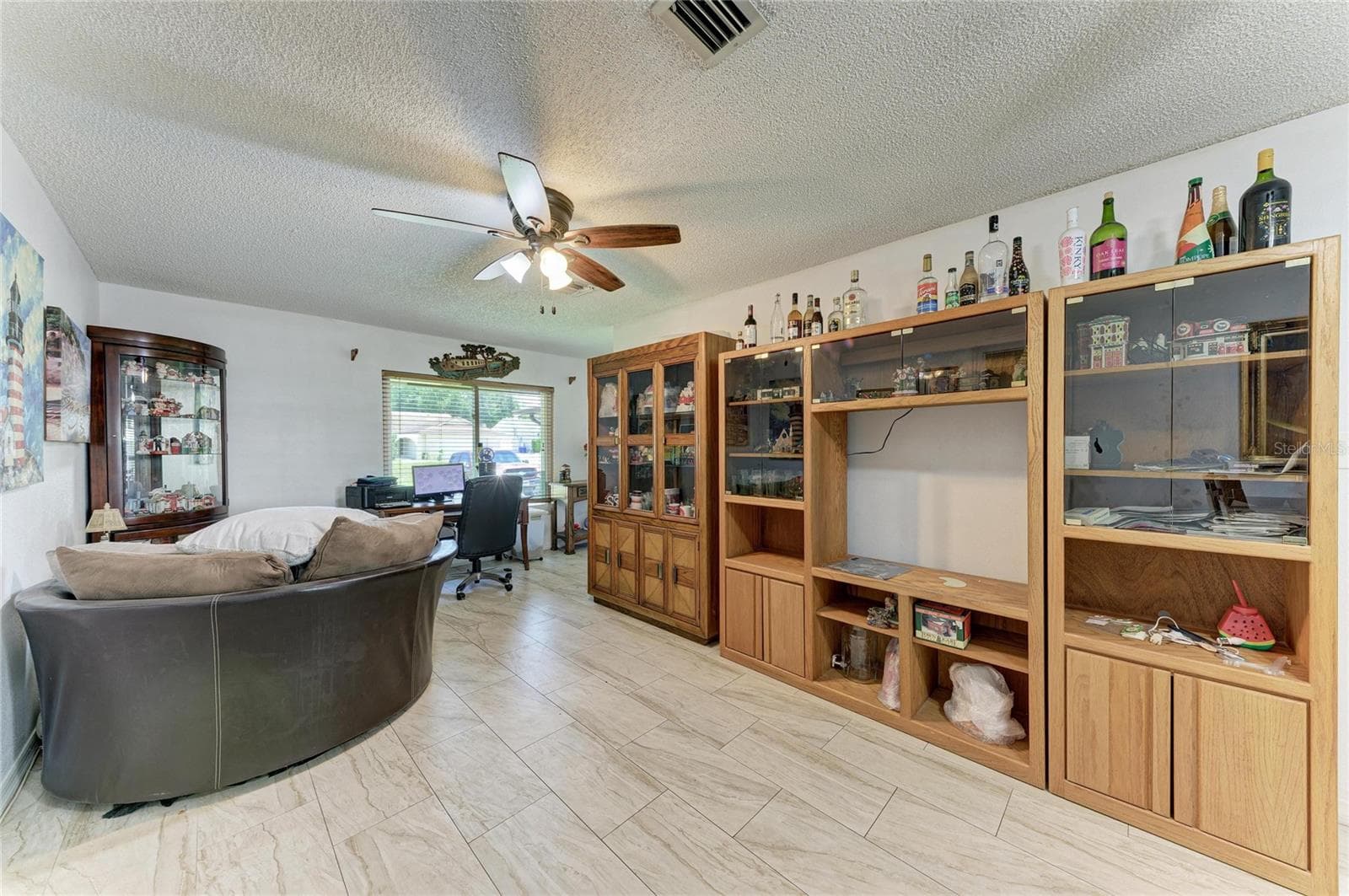 Single Family Residence at 1520 SUNNYHILLS DR, BRANDON, photo 14 of 38