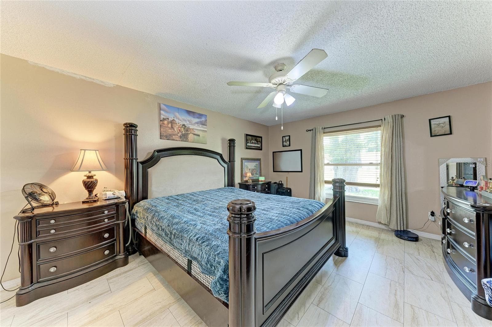 Single Family Residence at 1520 SUNNYHILLS DR, BRANDON, photo 15 of 38