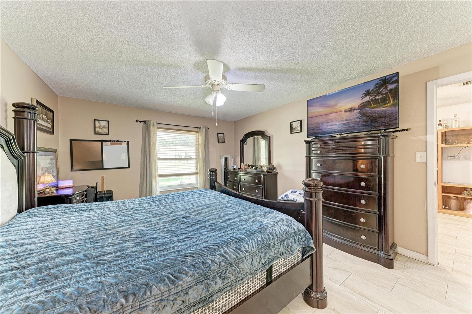Single Family Residence at 1520 SUNNYHILLS DR, BRANDON, photo 18 of 38