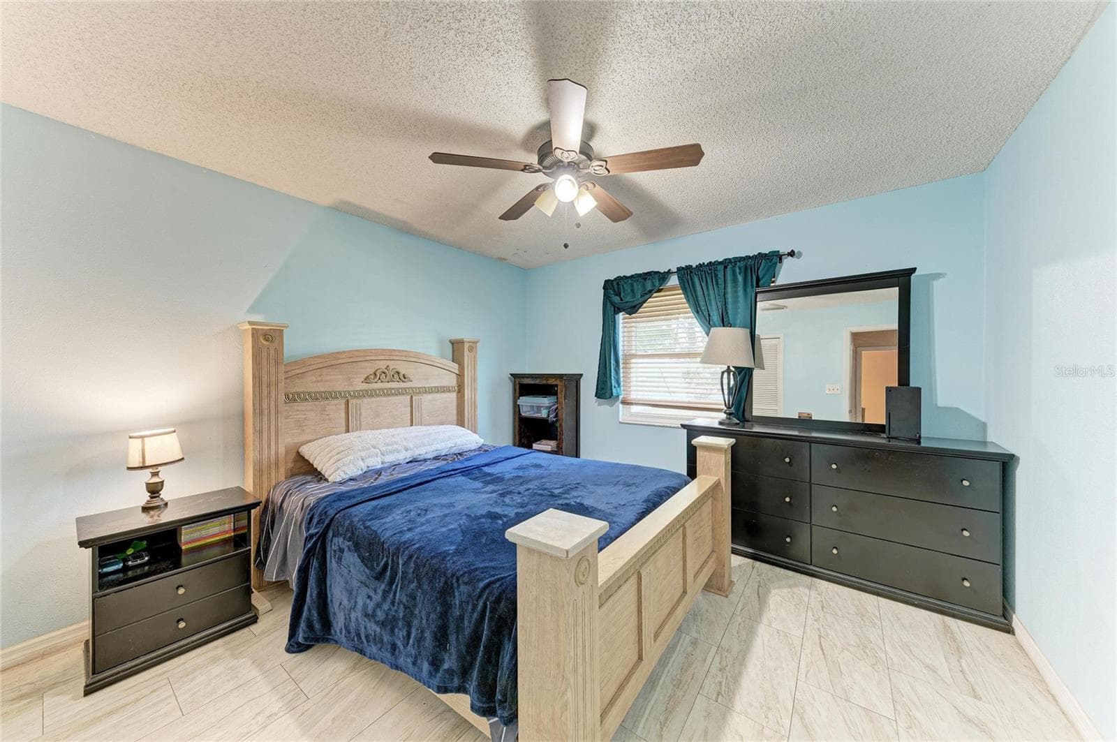 Single Family Residence at 1520 SUNNYHILLS DR, BRANDON, photo 22 of 38