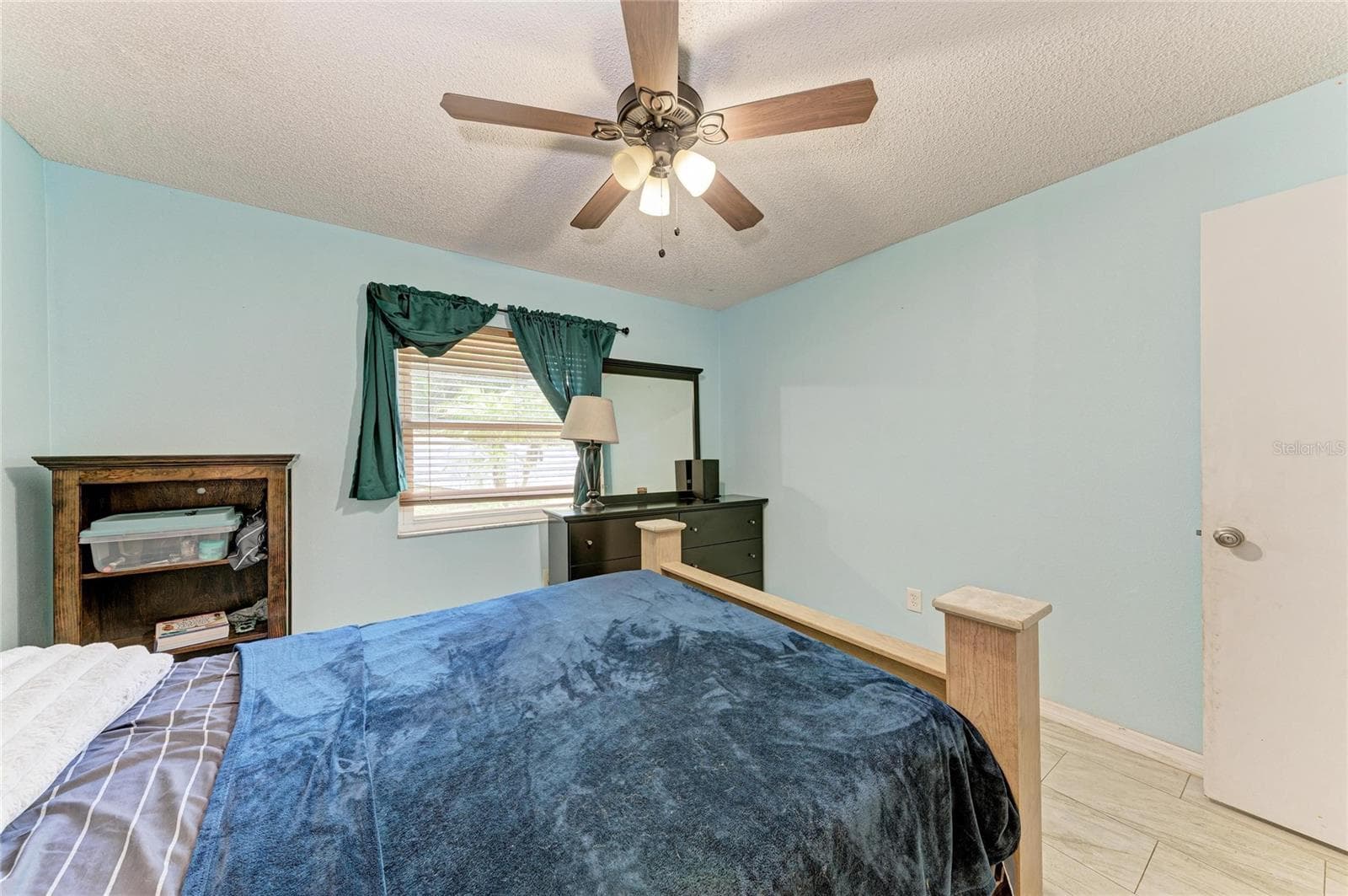 Single Family Residence at 1520 SUNNYHILLS DR, BRANDON, photo 24 of 38