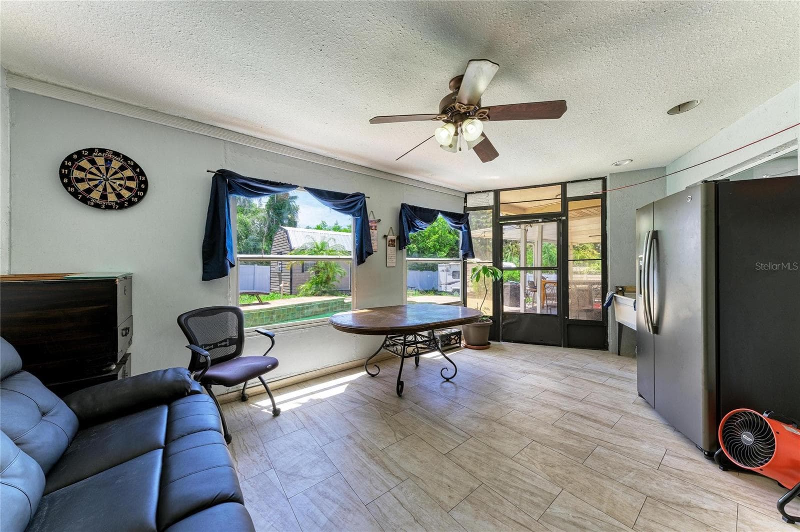 Single Family Residence at 1520 SUNNYHILLS DR, BRANDON, photo 26 of 38