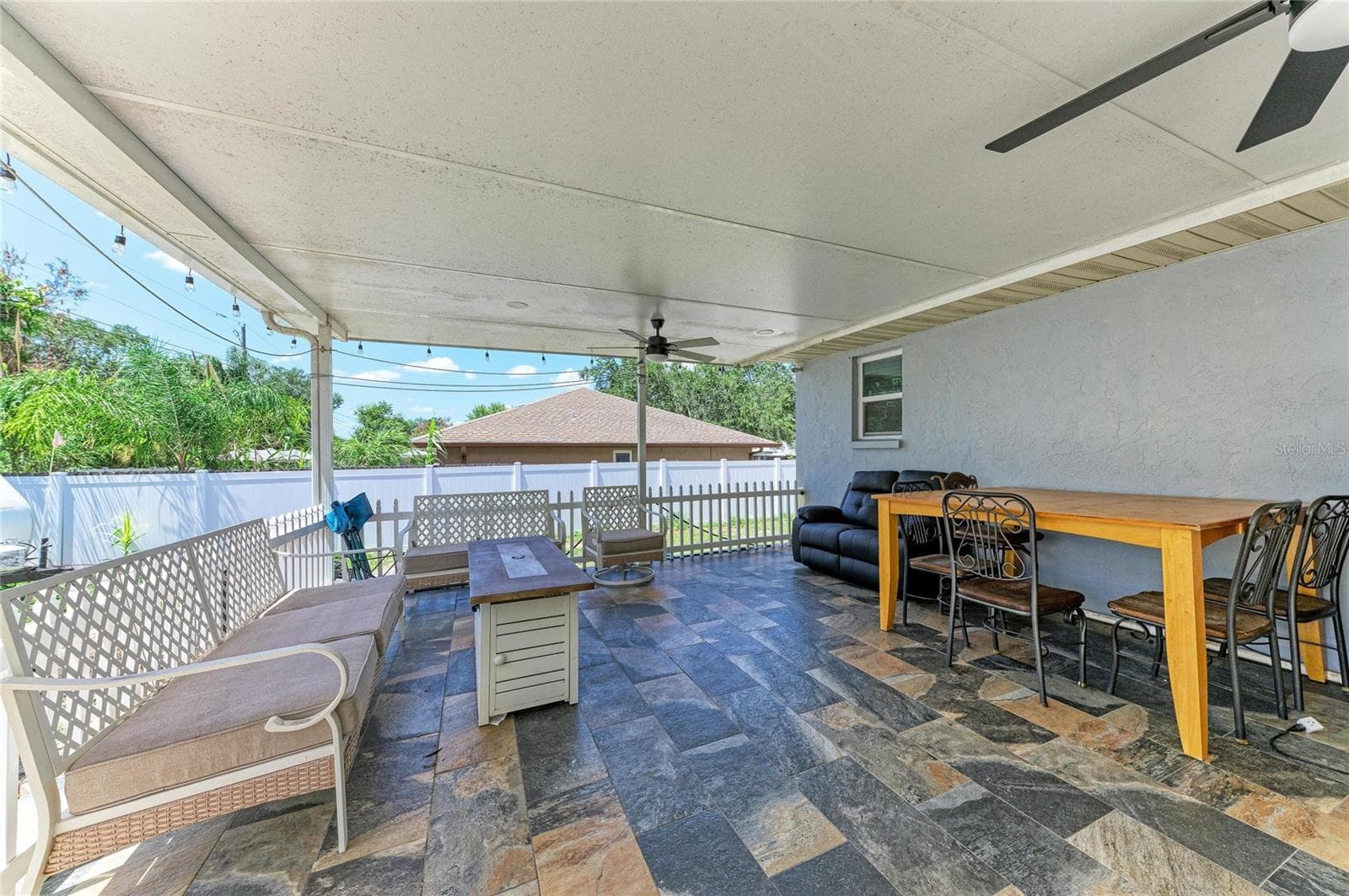 Single Family Residence at 1520 SUNNYHILLS DR, BRANDON, photo 28 of 38
