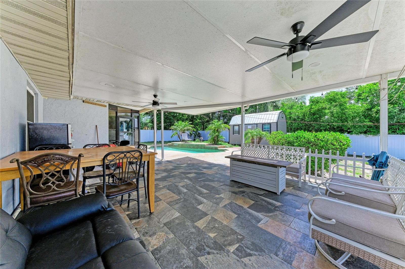 Single Family Residence at 1520 SUNNYHILLS DR, BRANDON, photo 30 of 38