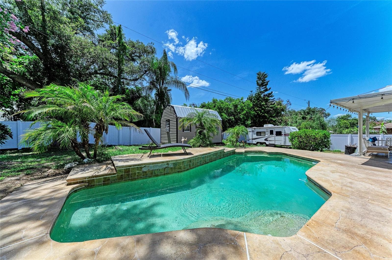 Single Family Residence at 1520 SUNNYHILLS DR, BRANDON, photo 32 of 38