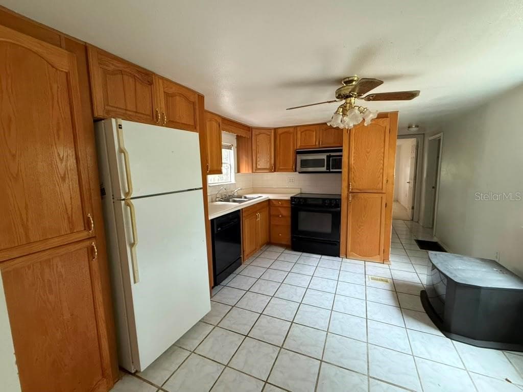 Mobile Home at 27416 WALNUT AVE, OKAHUMPKA, photo 12 of 45