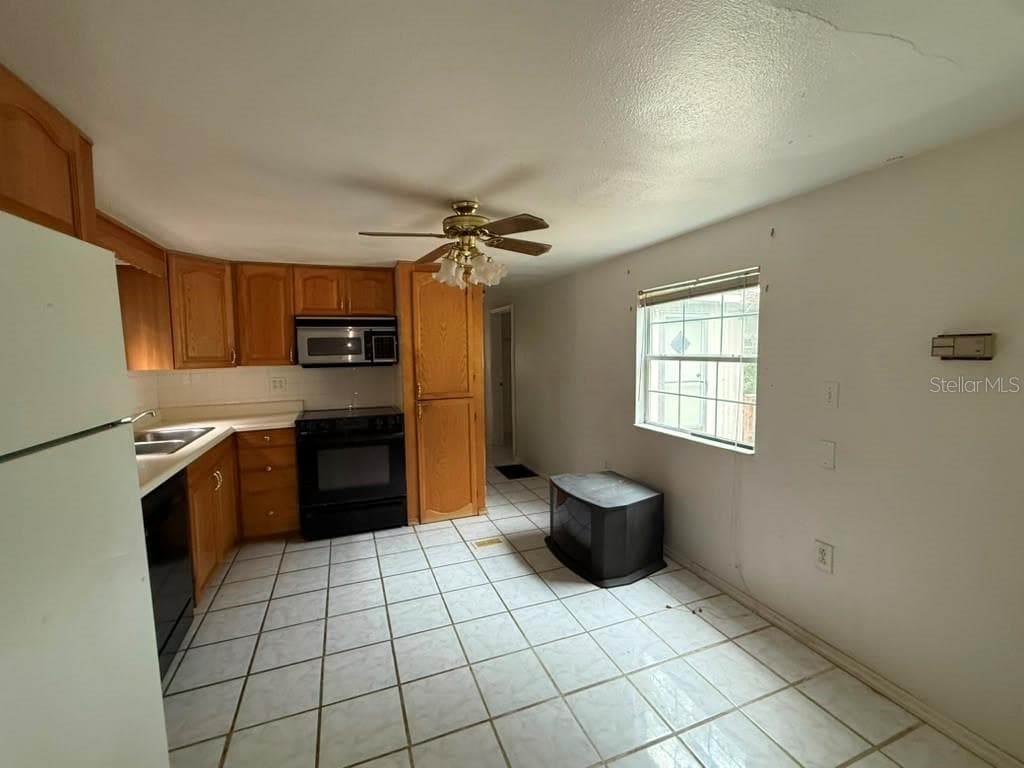 Mobile Home at 27416 WALNUT AVE, OKAHUMPKA, photo 13 of 45