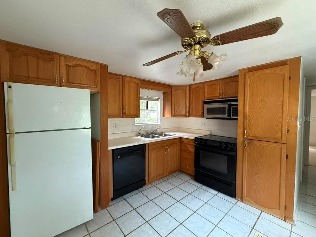 Mobile Home at 27416 WALNUT AVE, OKAHUMPKA, photo 15 of 45