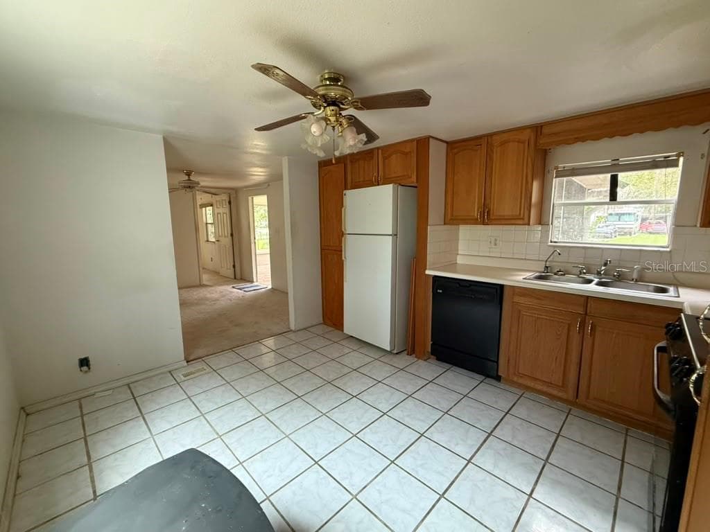 Mobile Home at 27416 WALNUT AVE, OKAHUMPKA, photo 16 of 45