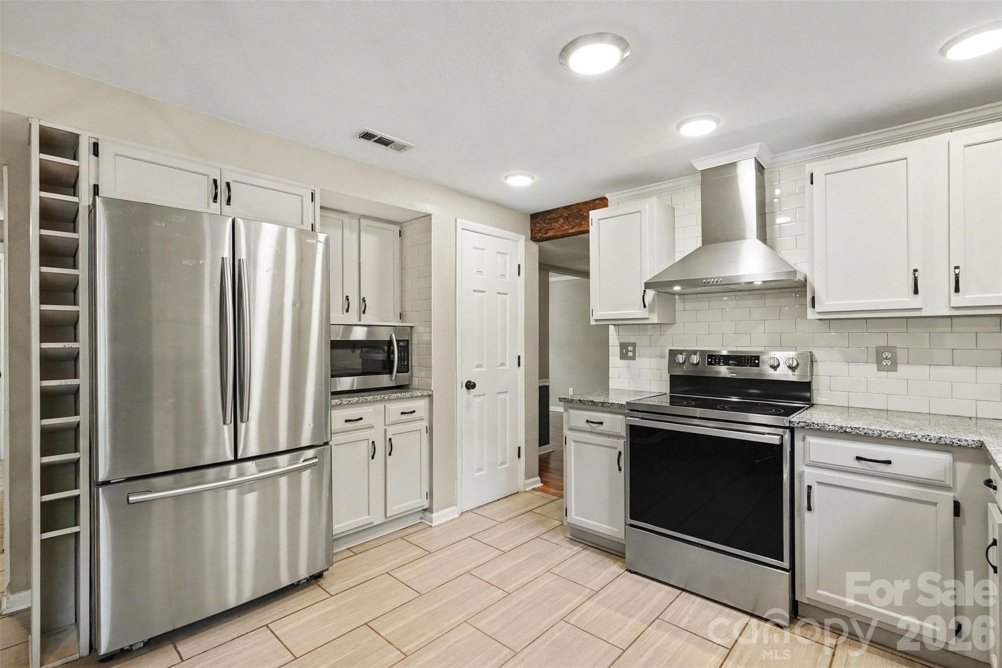Single Family Residence at 10724 Downpatrick Place, Charlotte, photo 8 of 28