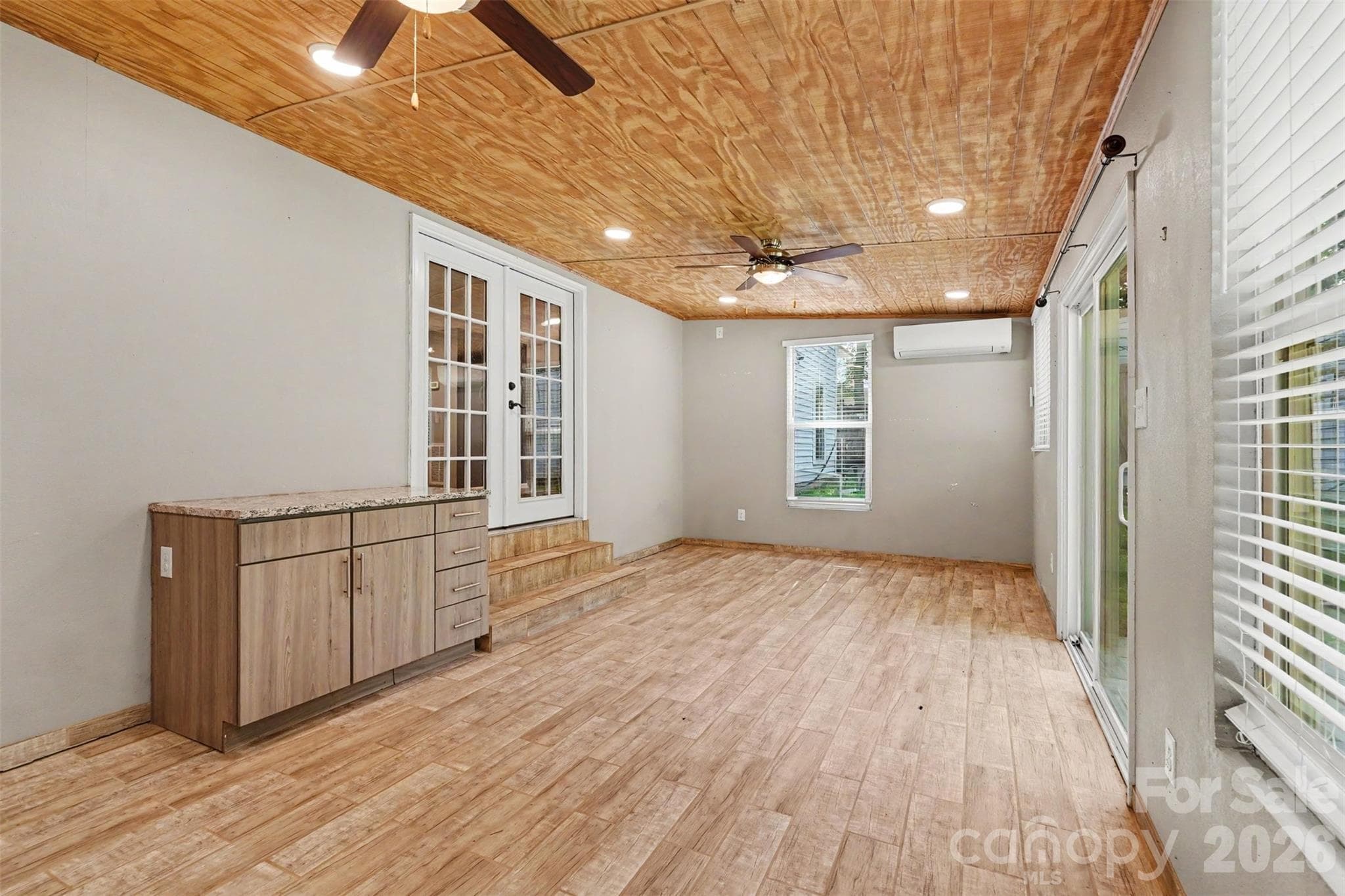 Single Family Residence at 10724 Downpatrick Place, Charlotte, photo 12 of 28