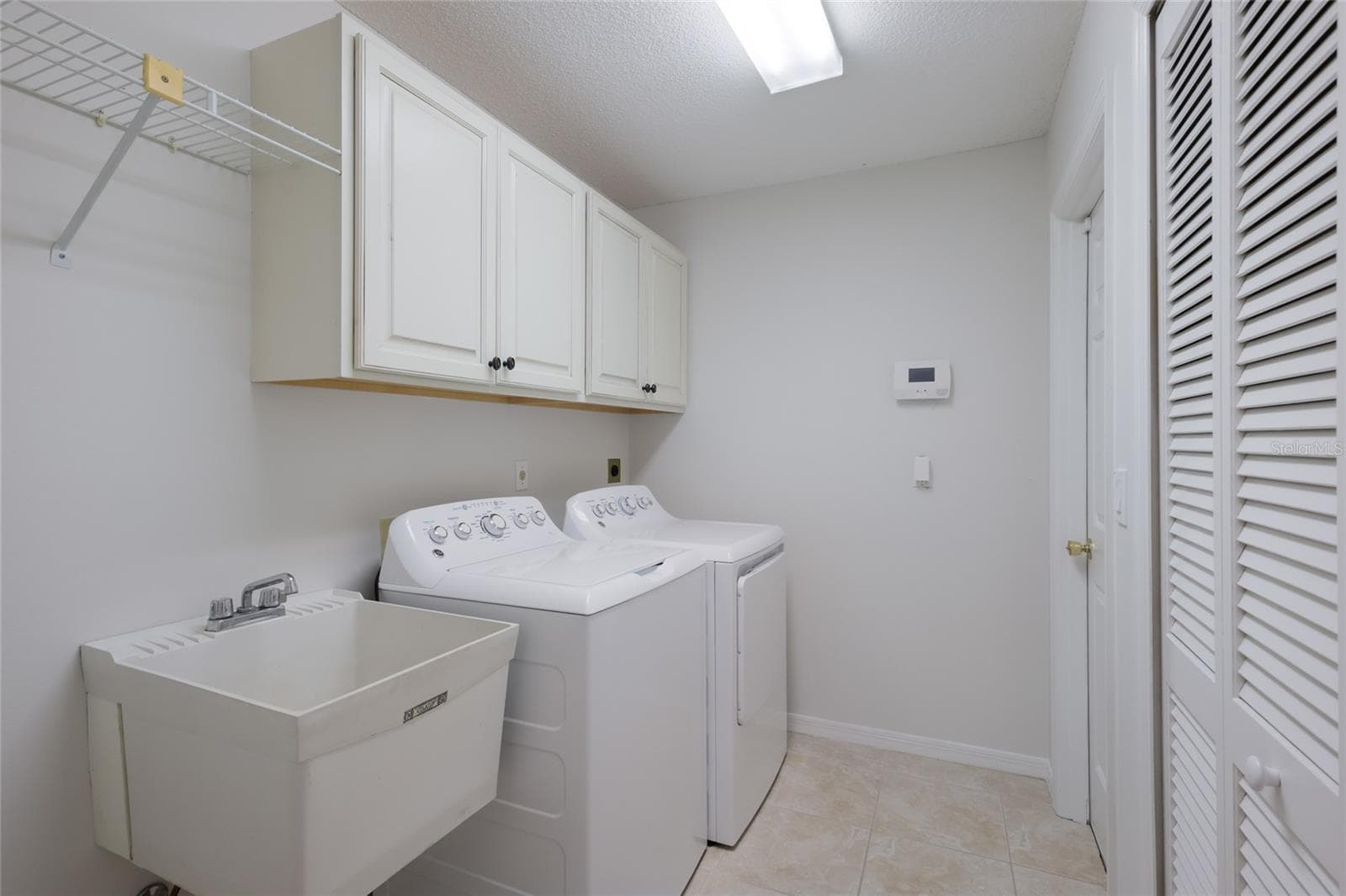 Laundry room between kitchen and garage. - 851 FAULKWOOD CT, SARASOTA