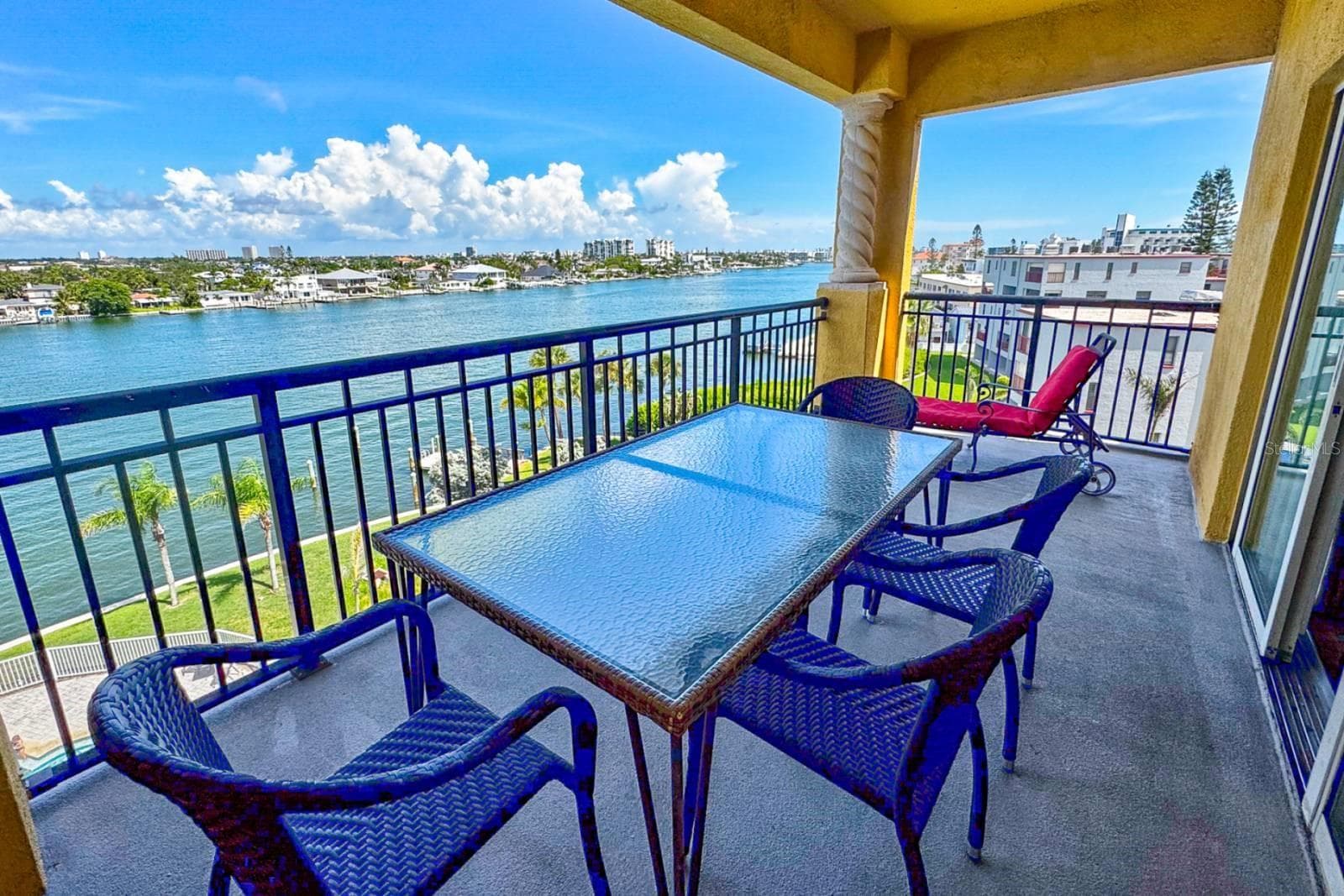 PREFECTLY LOCATED IN THE HEART OF TREASURE ISLAND. DIRECTLY ON THE WIDE OPEN INTRA-COASTAL AND ACROSS FROM THE GULF. - 10315 GULF BLVD #409, TREASURE ISLAND