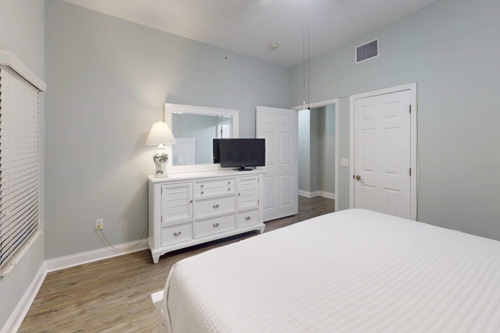 Condo - Hotel at 10315 GULF BLVD #409, TREASURE ISLAND, photo 18 of 36