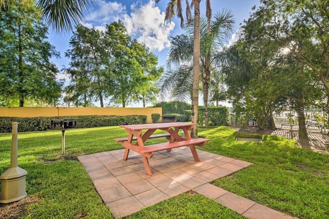 Condo - Hotel at 10315 GULF BLVD #409, TREASURE ISLAND, photo 27 of 36