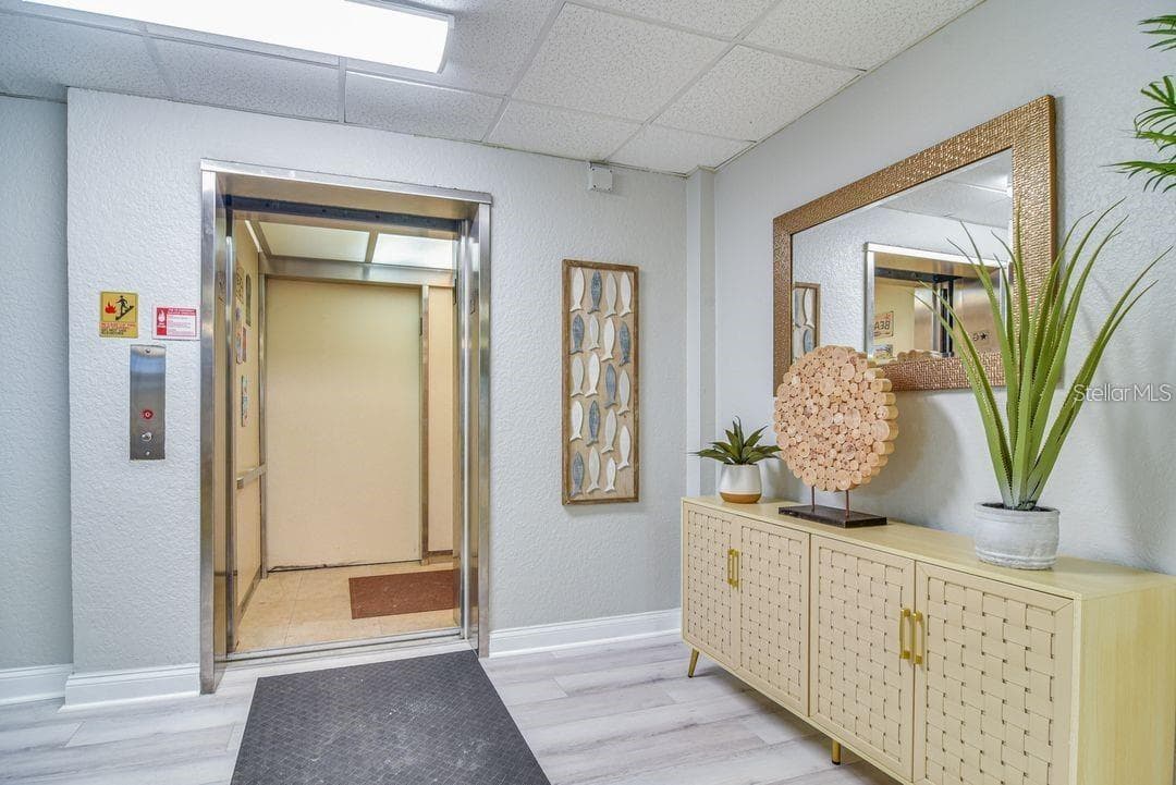 Condo - Hotel at 10315 GULF BLVD #409, TREASURE ISLAND, photo 29 of 36